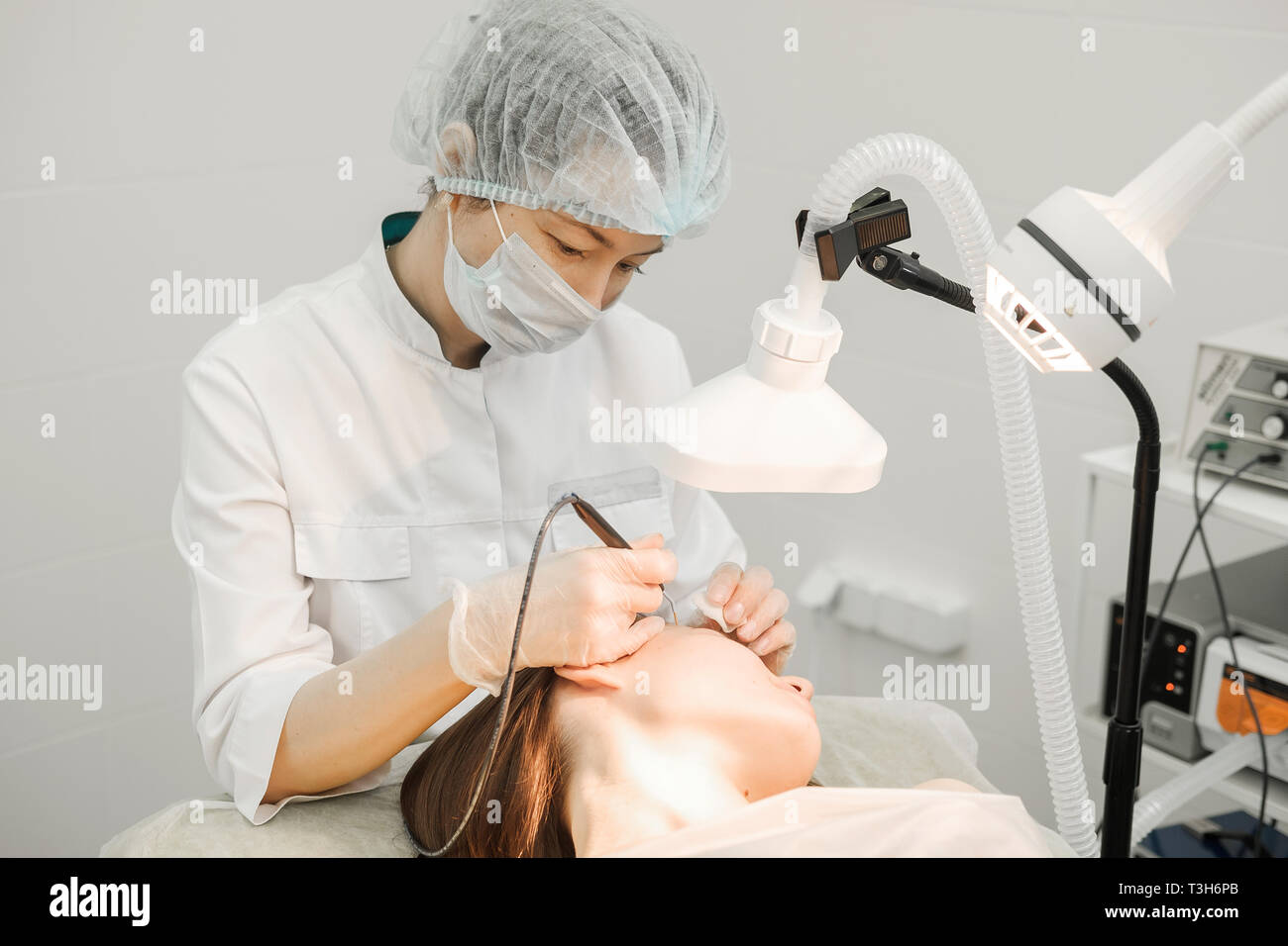 Electrocautery hi-res stock photography and images - Alamy