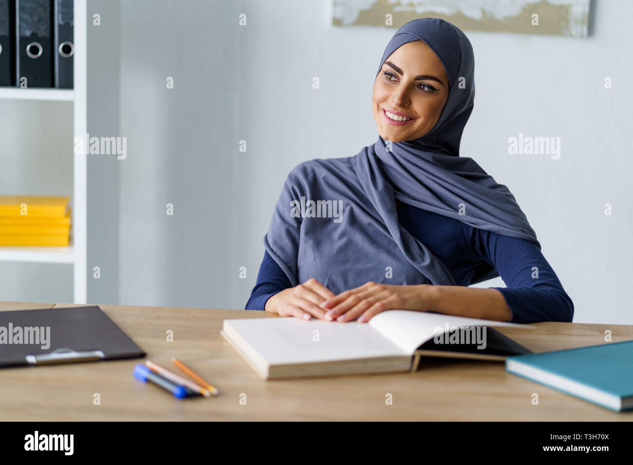Young Arabian woman Stock Photo - Alamy