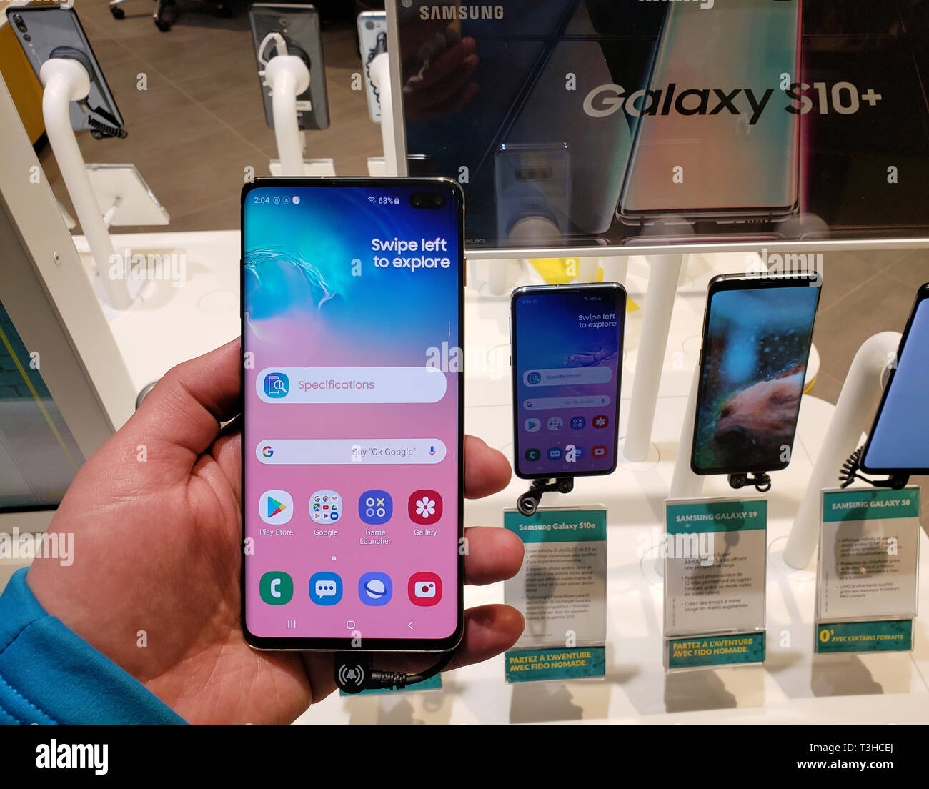 Galaxy s10 plus hi-res stock photography and images - Alamy