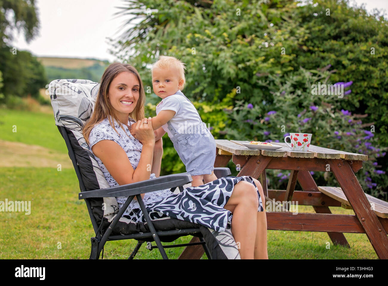 Mother Breast Feeding a Cute Baby. Newborn Girl. Stock Image - Image of  catwalk, lactancia: 69109467