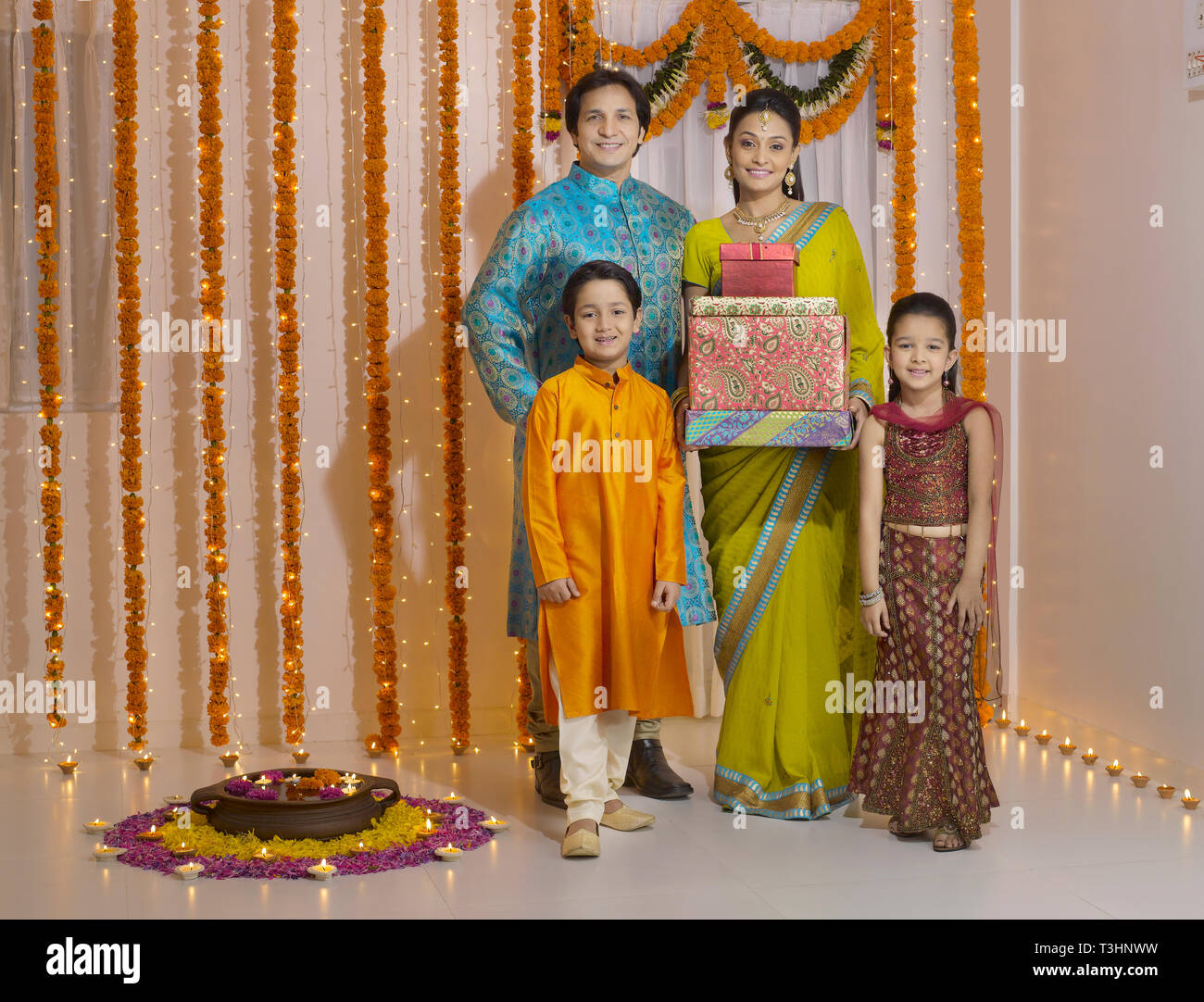 From Komal Pandey To Aashna Shroff: Get Inspired From Influencers Diwali  Look | HerZindagi