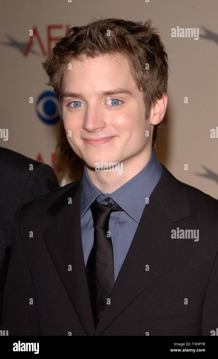 LOS ANGELES, CA. January 05, 2002: Actor ELIJAH WOOD at the AFI Awards 2001  at the Beverly Hills Hotel. © Paul Smith/Featureflash Stock Photo - Alamy