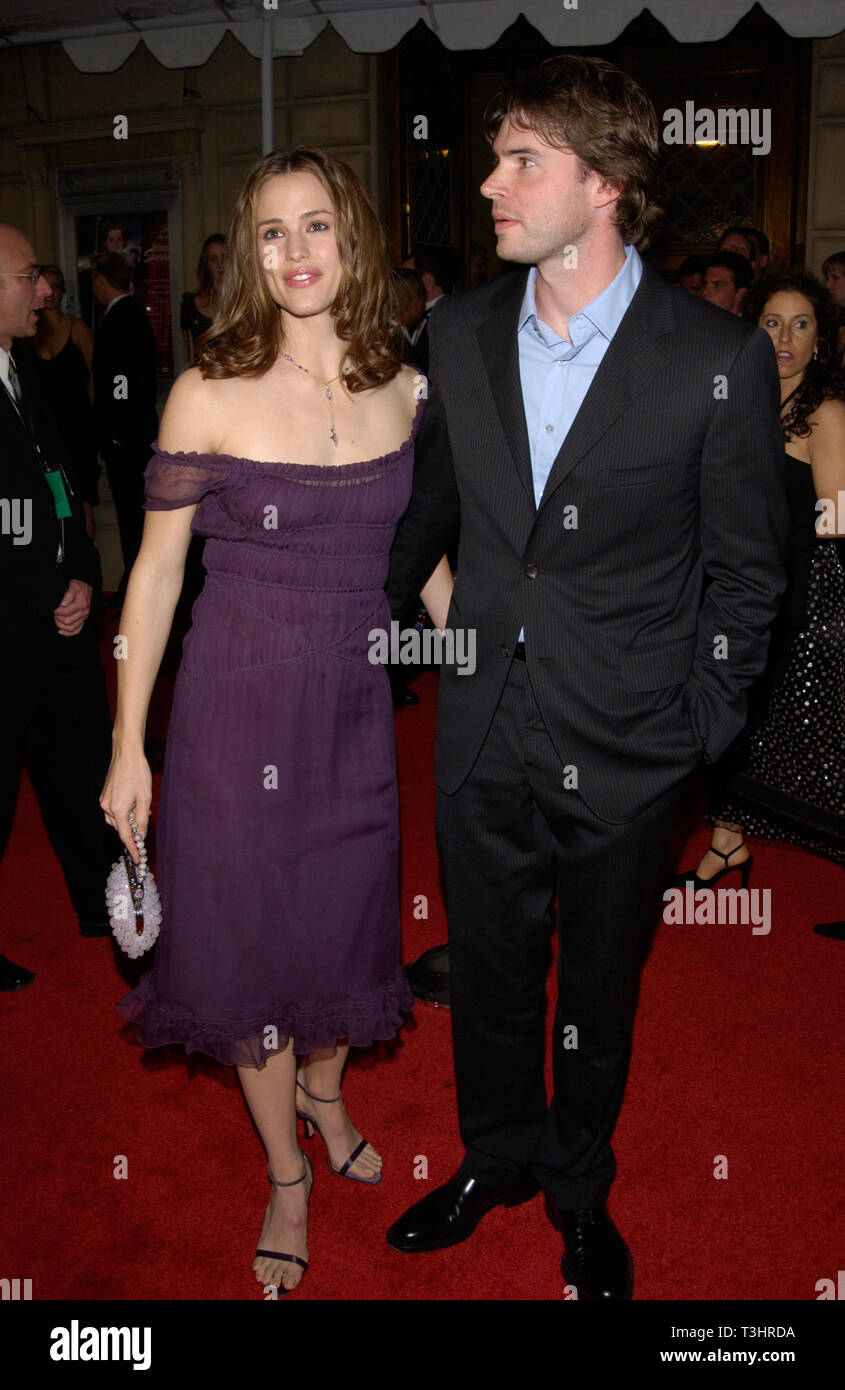 LOS ANGELES, CA. January 13, 2002: Actor SCOTT FOLEY & actress JENNIFER  GARNER at the 28th Annual People's Choice Awards in Pasadena. © Paul  Smith/Featureflash Stock Photo - Alamy