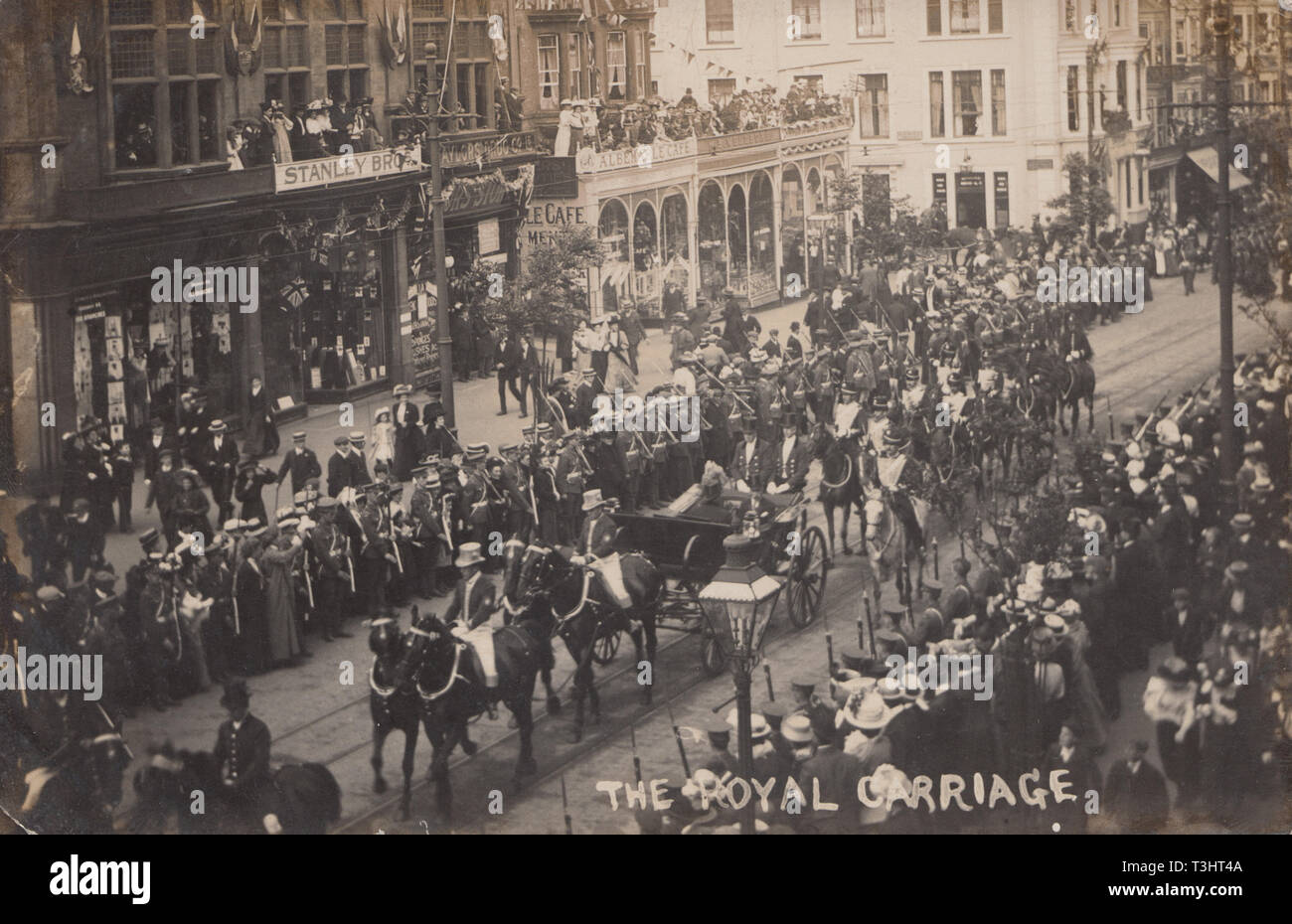 Vintage 1908 Photographic Postcard Showing The Royal Carriage Procession Travelling Through The Streets of Scarborough, Yorkshire, England Stock Photo