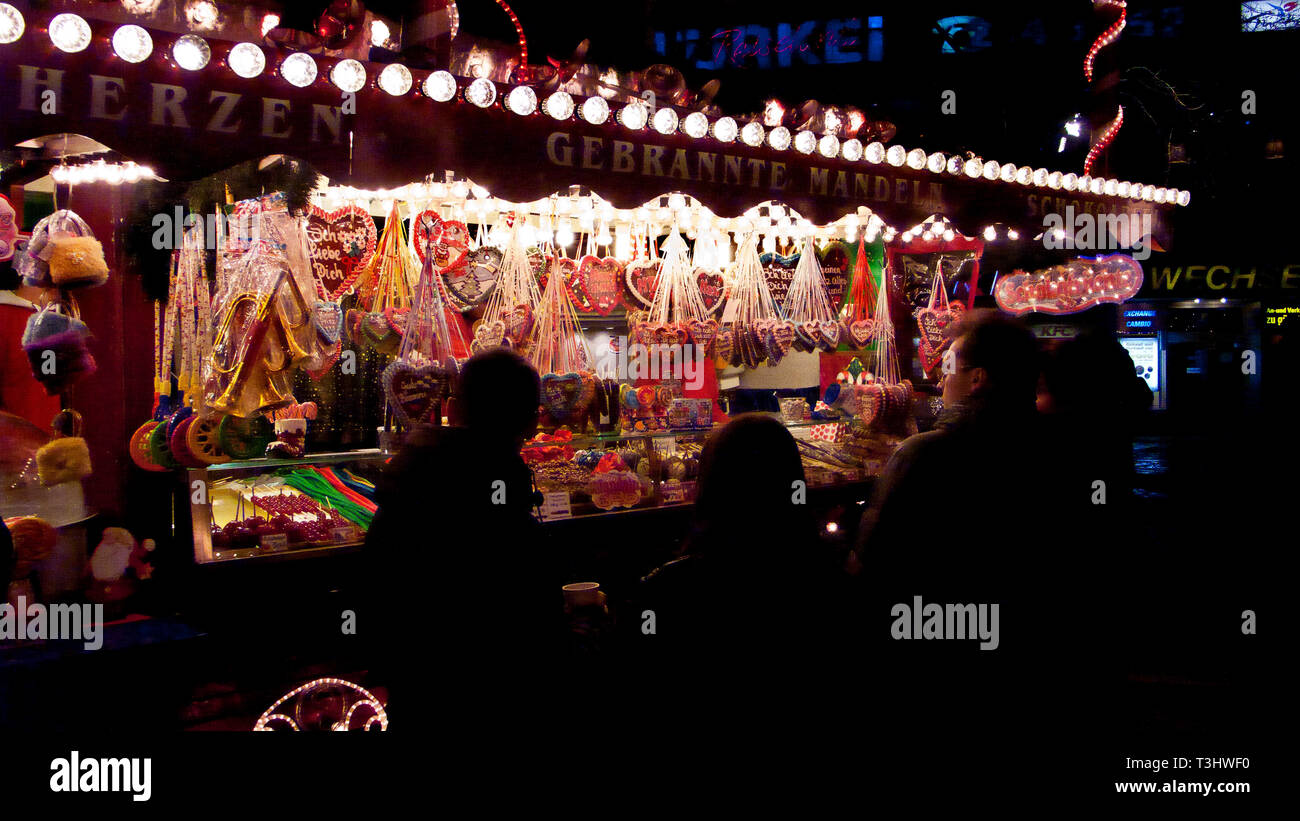 Christmas market (Weihnachtsmarkt), Breitscheidplatz, Berlin, Germany