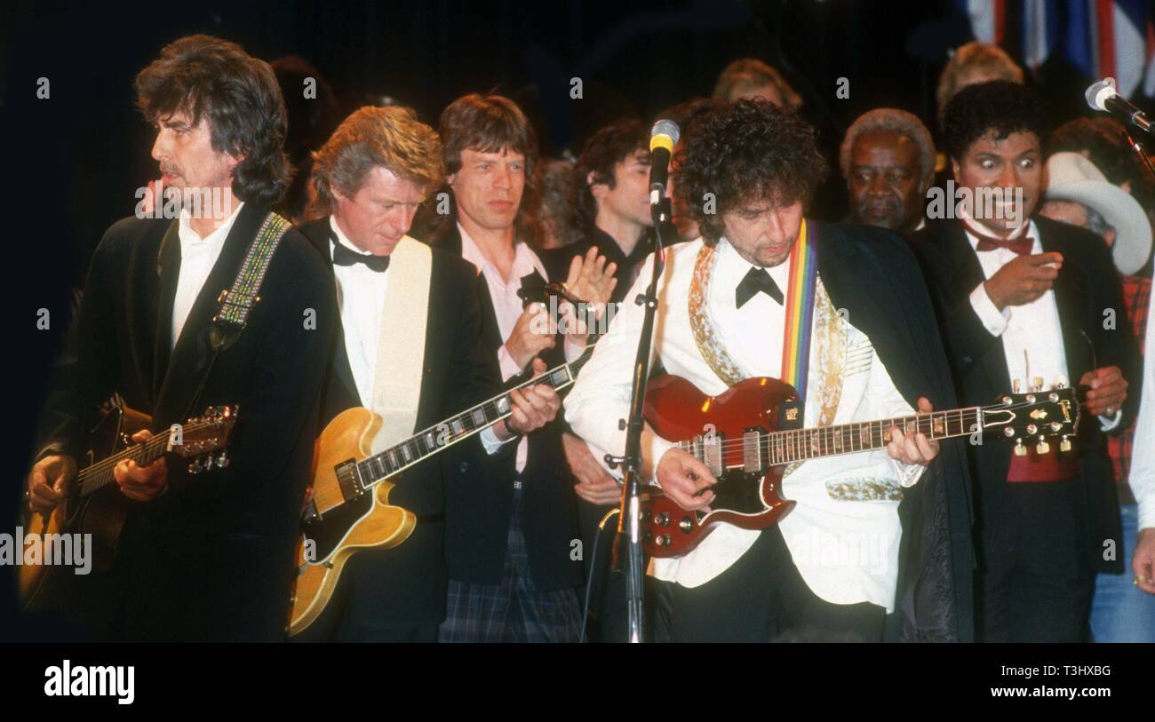 George Harrison Mick Jagger Bob Dylan Little Richard 1988 Rock and Roll Hall  of Fame Photo By John Barrett/PHOTOlink Stock Photo - Alamy