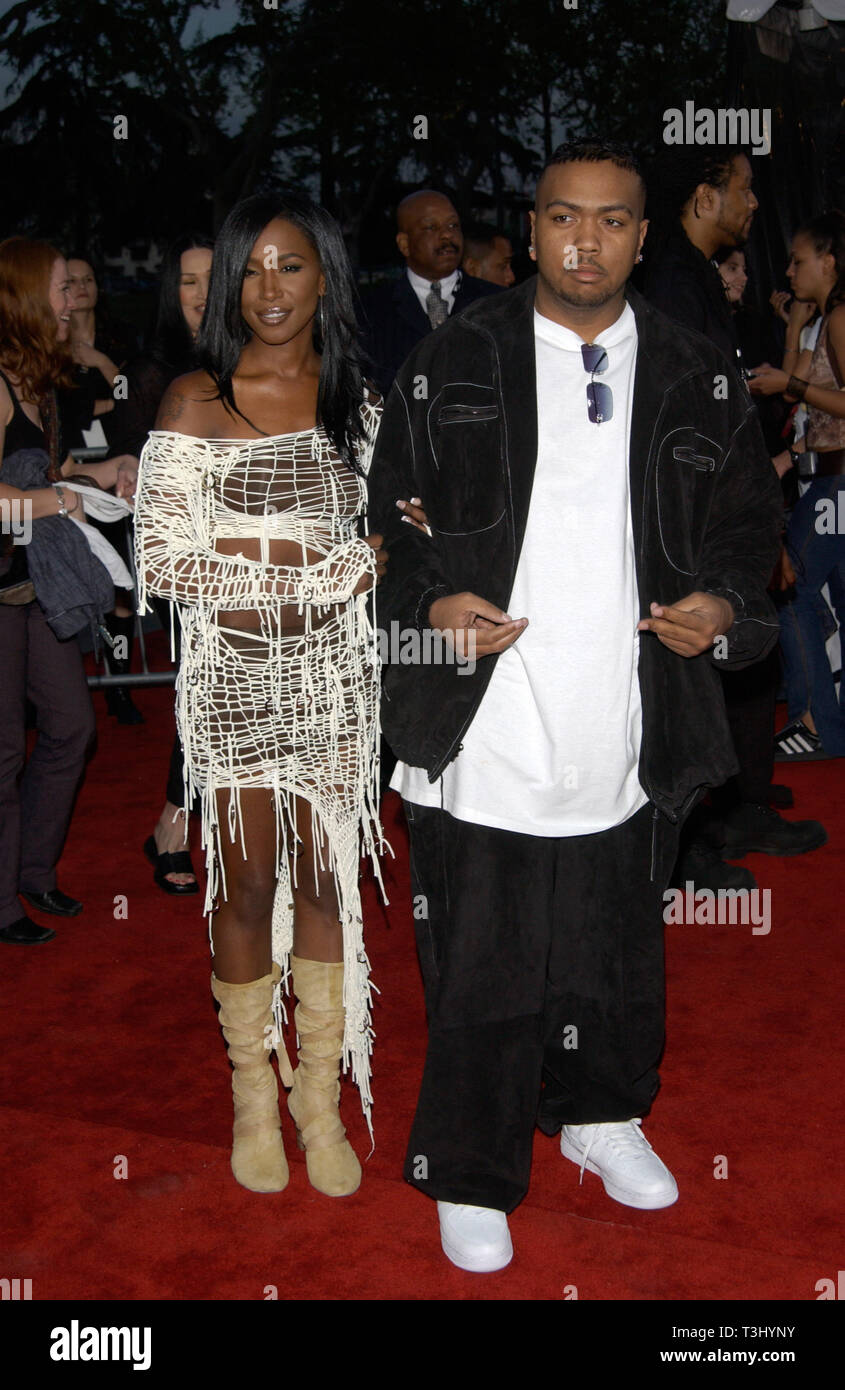 LOS ANGELES, CA. March 20, 2002: Singers TIMBALAND (right) & TWEET at ...