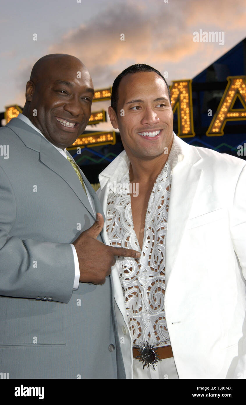 LOS ANGELES, CA. April 17, 2002: Actors MICHAEL CLARKE DUNCAN (left