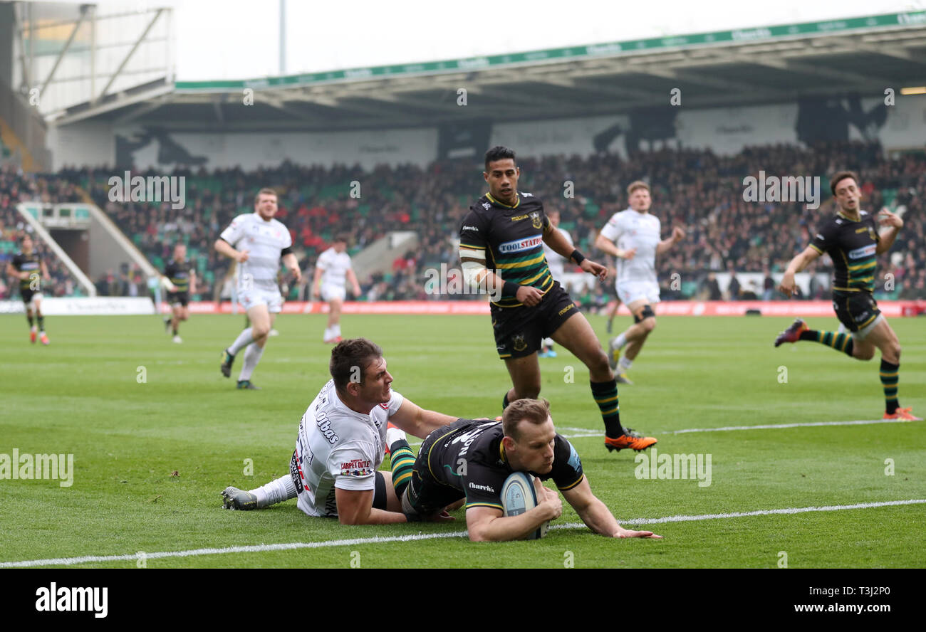 Northampton Saints' Rory Hutchinson scores a try during the Gallagher Premiership match at Franklin's Gardens, Northampton. Stock Photo