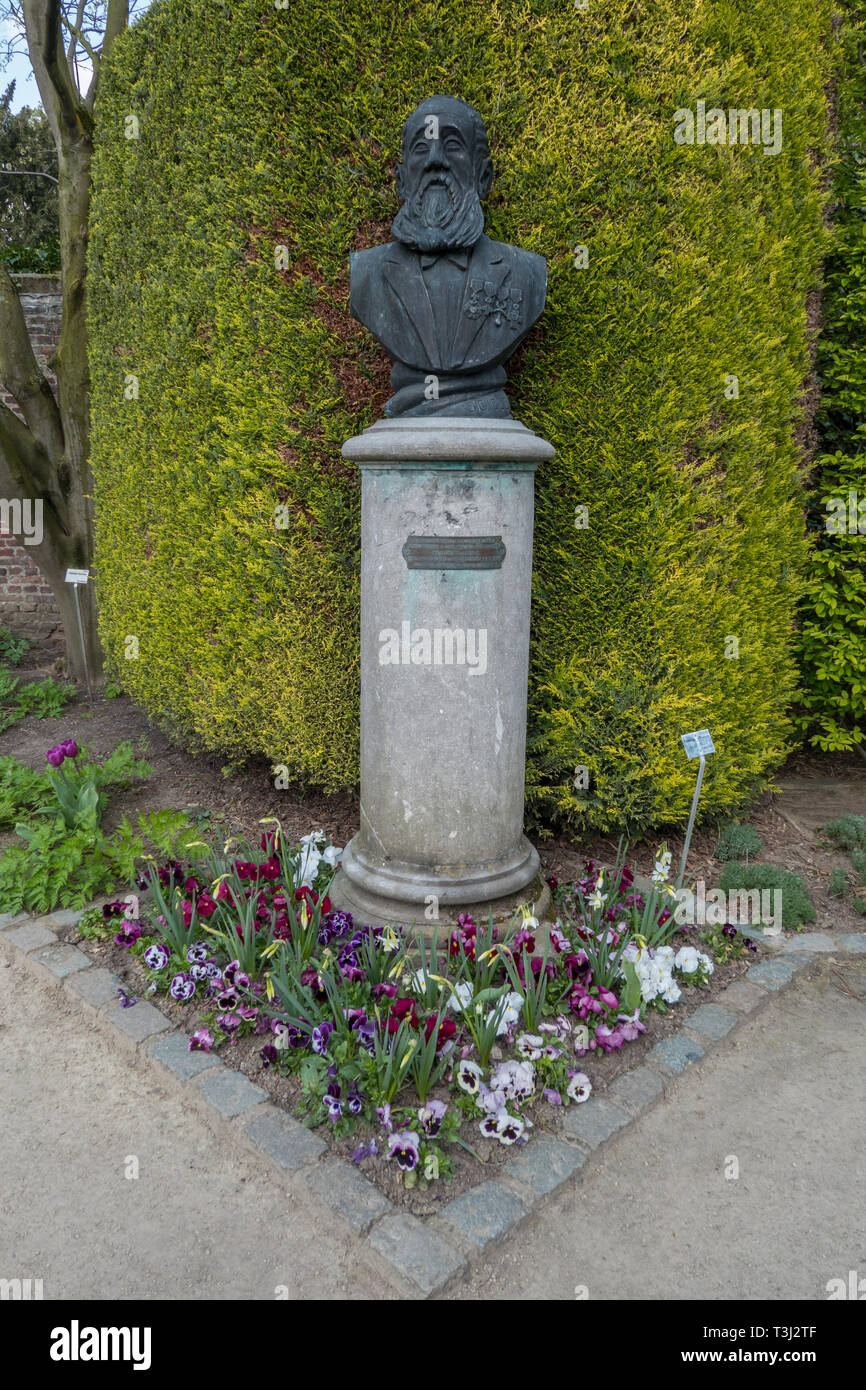 Statue of Monsieur J. Giele in the herbal garden ( Kruidtuin ) in Leuven, Belgium Stock Photo