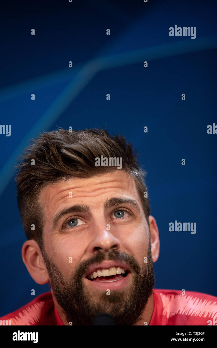 Old trafford gerard pique hi-res stock photography and images - Alamy