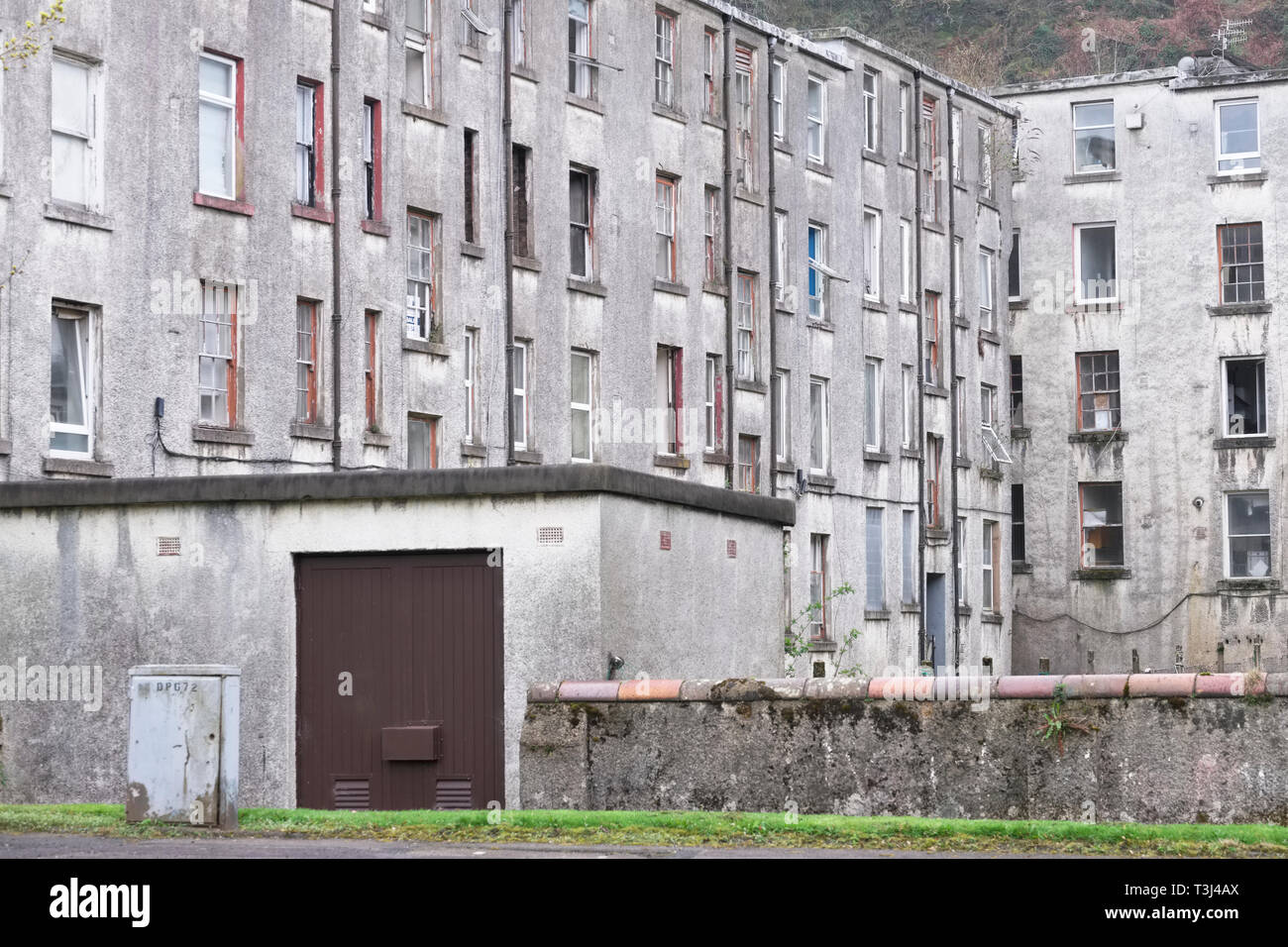 Derelict council house in poor housing crisis ghetto estate slum in Port Glasgow Stock Photo Alamy