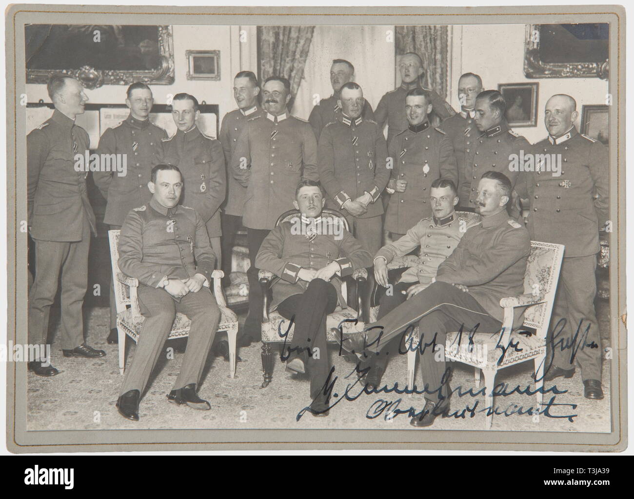 First Lieutenant Max Immelmann (1890 - 1916), a signed group photo with officers of the Feld Flieger Abteilung 18 Photo on cardboard mount, the lower right edge with the ink signature 'Visiting the FFA 18. M. Immelmann First Lieutenant'. After his air victories no. 12 and 13 in late March 1916, the King of Saxony awarded Immelmann the Commander's Cross of the Military Order of St. Henry (which he is wearing together with the Pour le mérite around his neck). He was promoted to First Lieutenant after his 14th victory on 23rd April. historic, histor, Additional-Rights-Clearance-Info-Not-Available Stock Photo