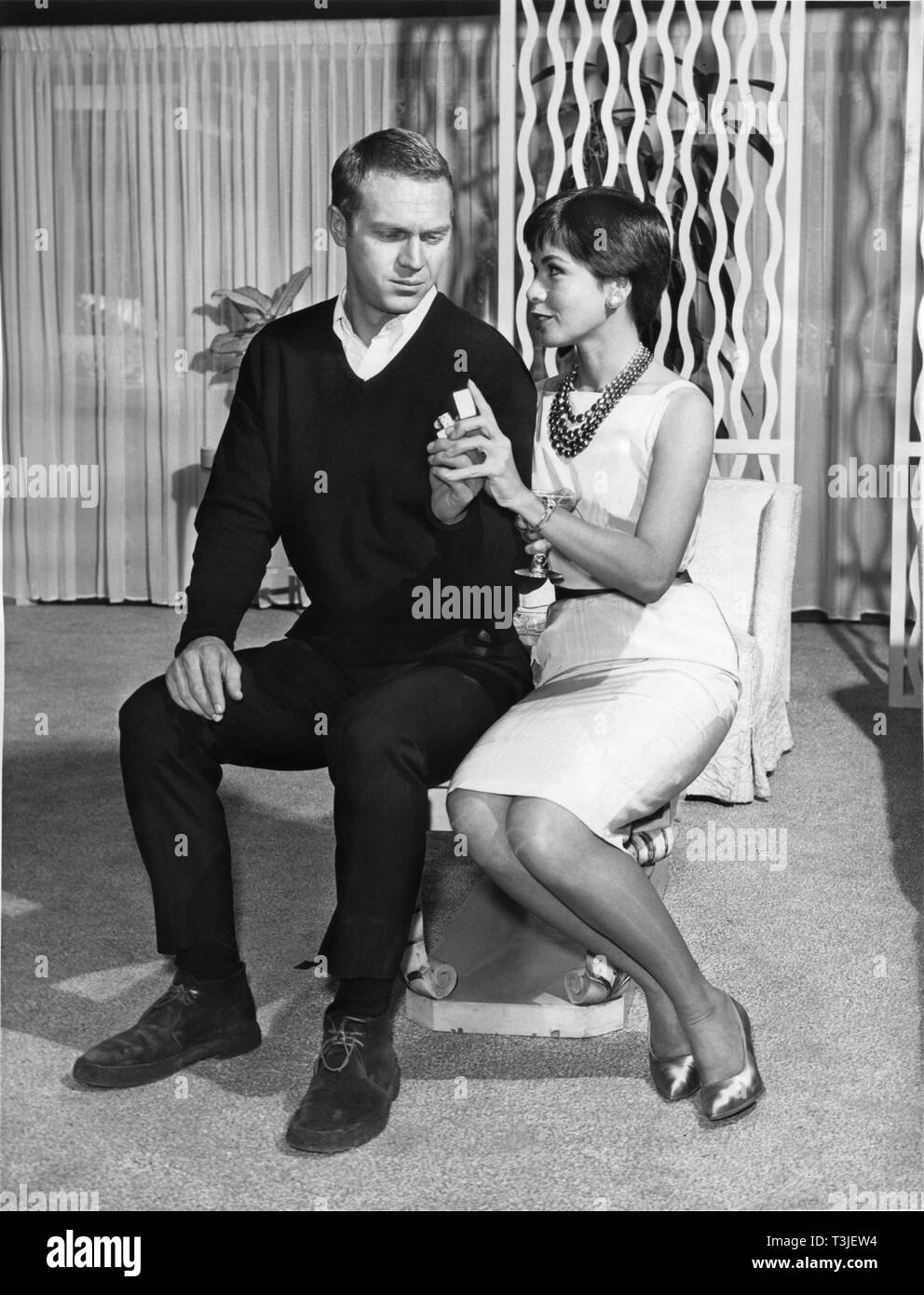 Steve McQueen and first wife Neile Adams MAN FROM THE SOUTH 1960 episode 15 Season 5 ALFRED HITCHCOCK PRESENTS director Norman Lloyd story by Roald Dahl aired January 3 1960 Alfred J. Hitchcock Productions / Shamley Productions / MCA TV / CBS Television Network Stock Photo