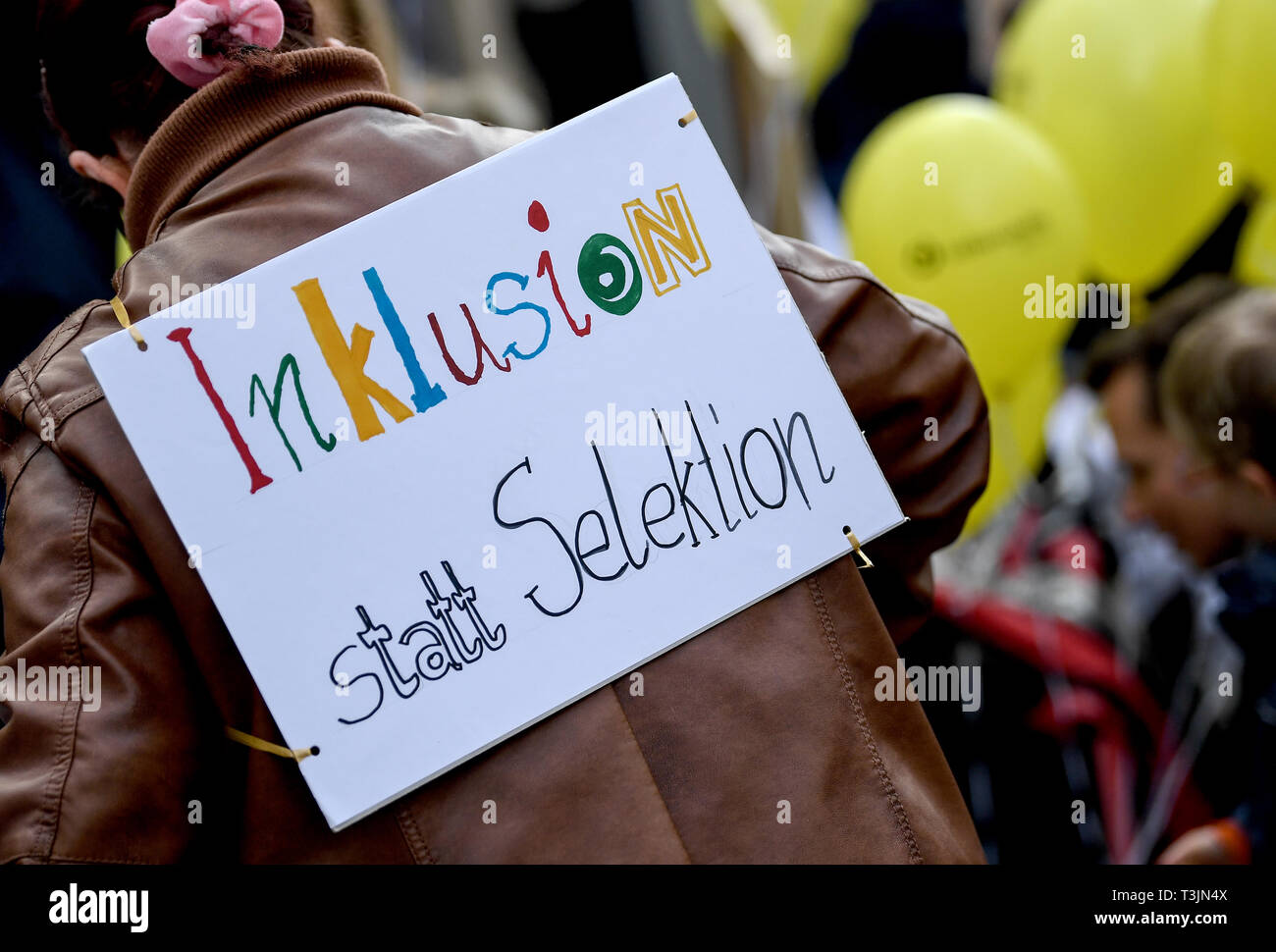 Berlin, Germany. 10th Apr, 2019. A sign with the inscription 'Inclusive statt Selektion' is shown during a demonstration on the occasion of the Bundestag debate on blood tests for pregnant women, for example for a Down's syndrome of the child. The Bundestag wants to deal with such blood tests this Thursday. Credit: Britta Pedersen/dpa-Zentralbild/dpa/Alamy Live News Stock Photo