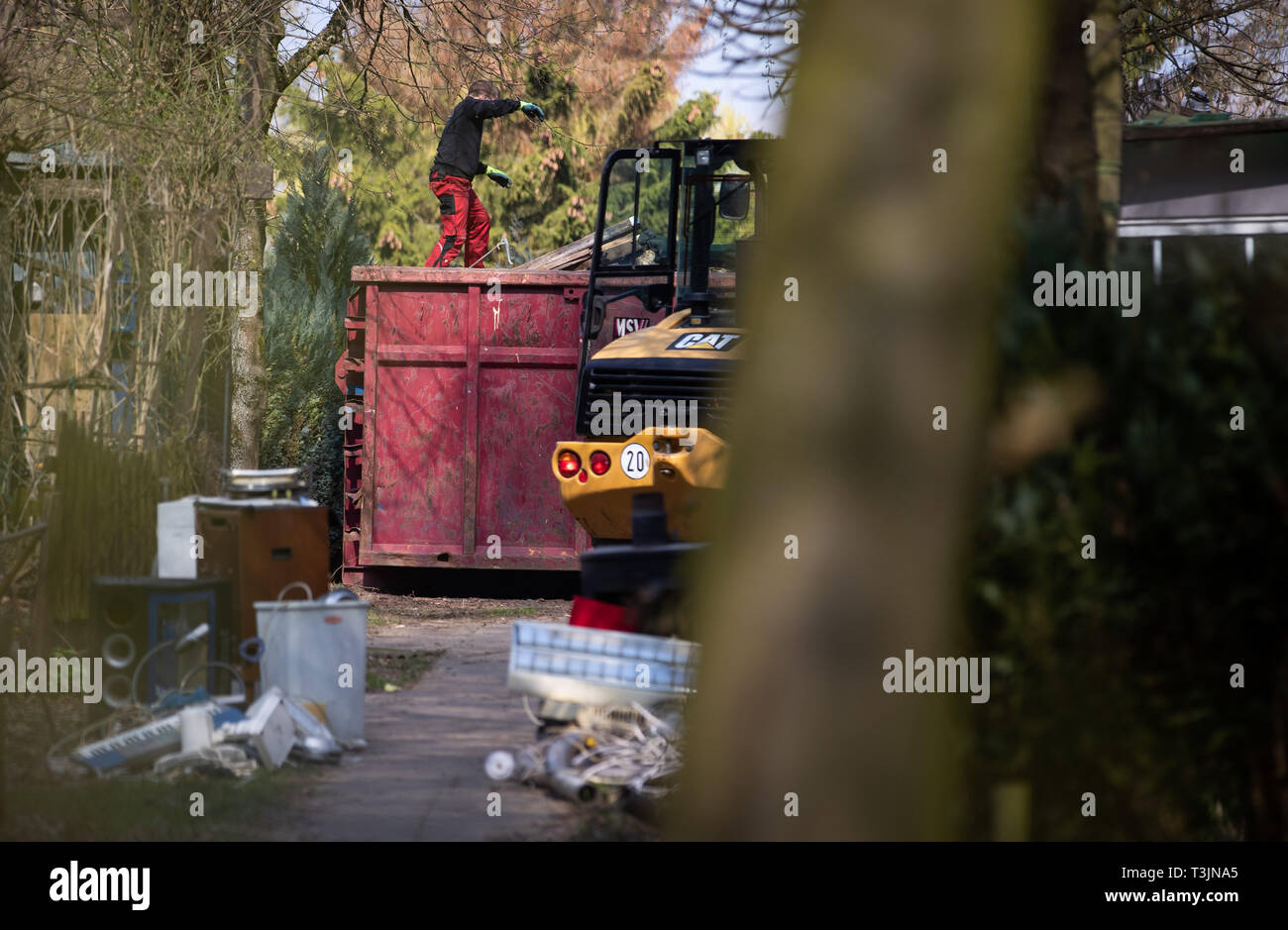 Lügde, Germany. 10th Apr 2019. Furnishings, a loader and a container are to be seen in front of the plot of the alleged perpetrator on the camping site Eichwald in the district Elbrinxen. The campsite operator has the crime scene torn down. At the camping site in Lügde, a 56 year old campervan with an accomplice is said to have abused and filmed children for years. Photo: Friso Gentsch/dpa Credit: dpa picture alliance/Alamy Live News Stock Photo
