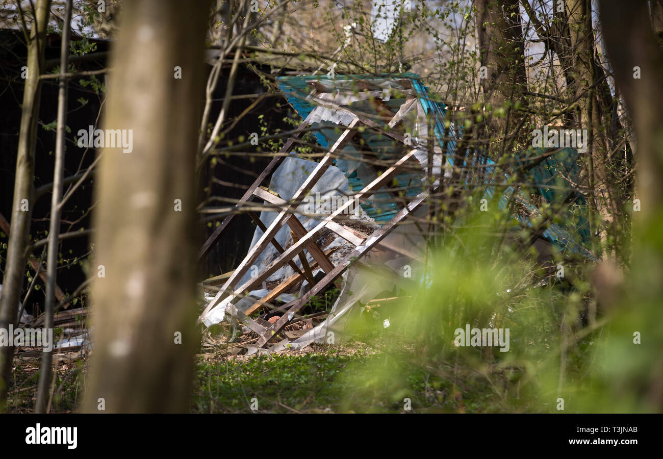 Lügde, Germany. 10th Apr 2019. Panoramic view onto the partly demolished plot of land of the alleged perpetrator at the camping site Eichwald in the district Elbrinxen. The campsite operator has the crime scene torn down. At the camping site in Lügde, a 56 year old campervan with an accomplice is said to have abused and filmed children for years. Photo: Friso Gentsch/dpa Credit: dpa picture alliance/Alamy Live News Stock Photo