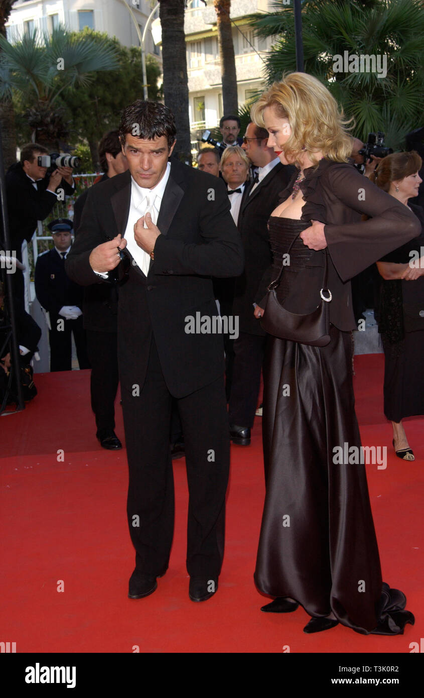 CANNES, FRANCE. May 26, 2002: Actor ANTONIO BANDERAS & actress wife MELANIE GRIFFITH at the Closing Awards Gala for the 55th Annual Cannes Film Festival. © Paul Smith / Featureflash Stock Photo