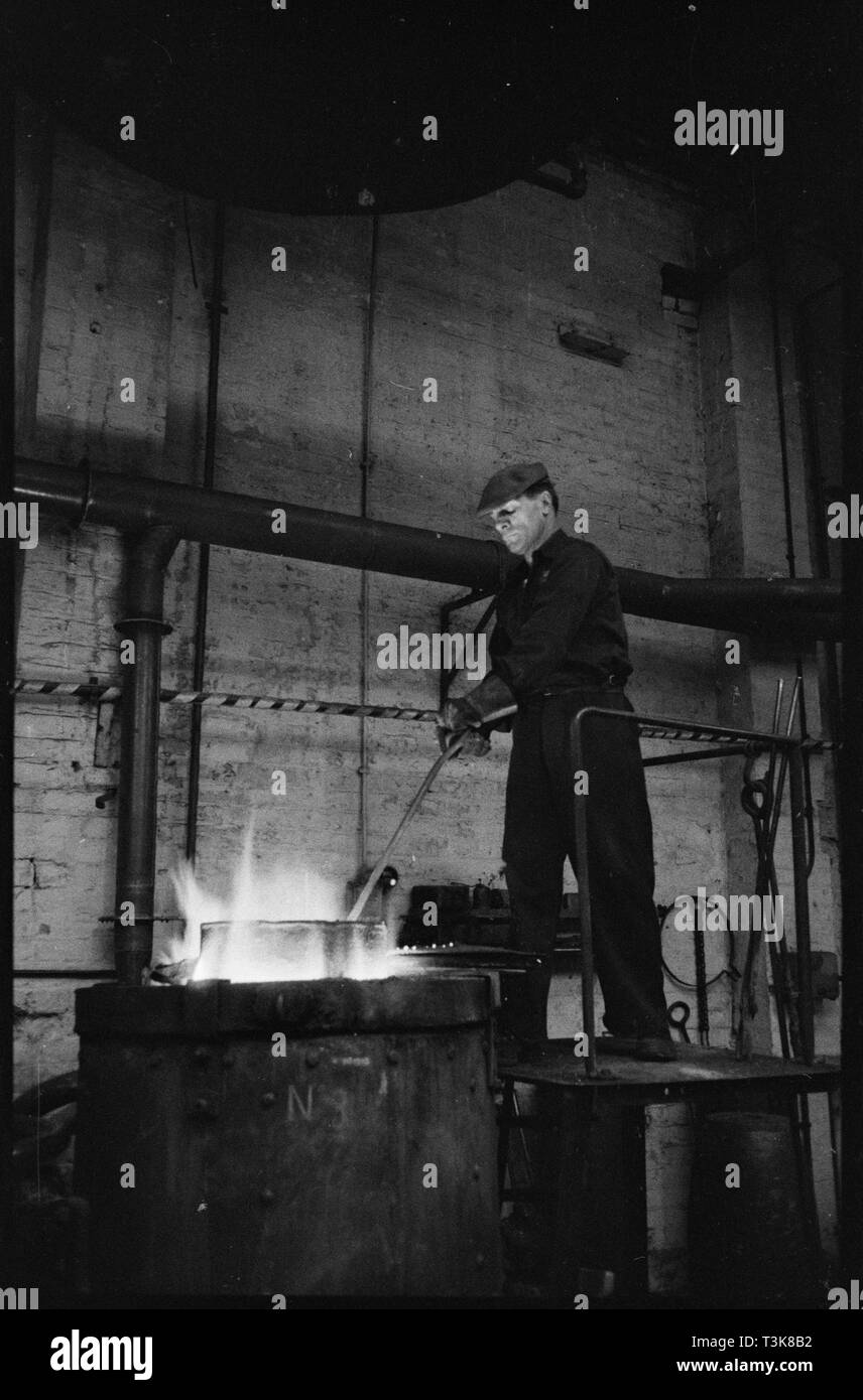 Man working at the Wear Flint Glass Works, Alfred Street, Millfield, Sunderland, 1961. Creator: Eileen Deste. Stock Photo