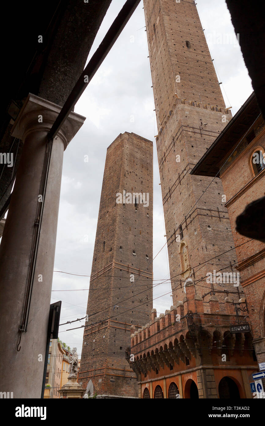 Leaning towers of bologna hires stock photography and images Alamy