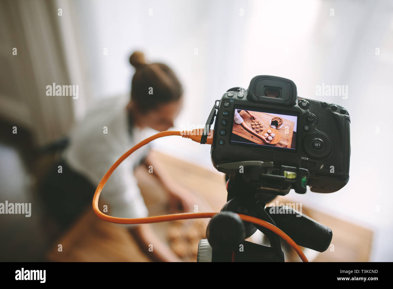 Food blogger recording video in kitchen, focus on camera display. Pastry  chef making a new vlog on preparing dessert Stock Photo - Alamy