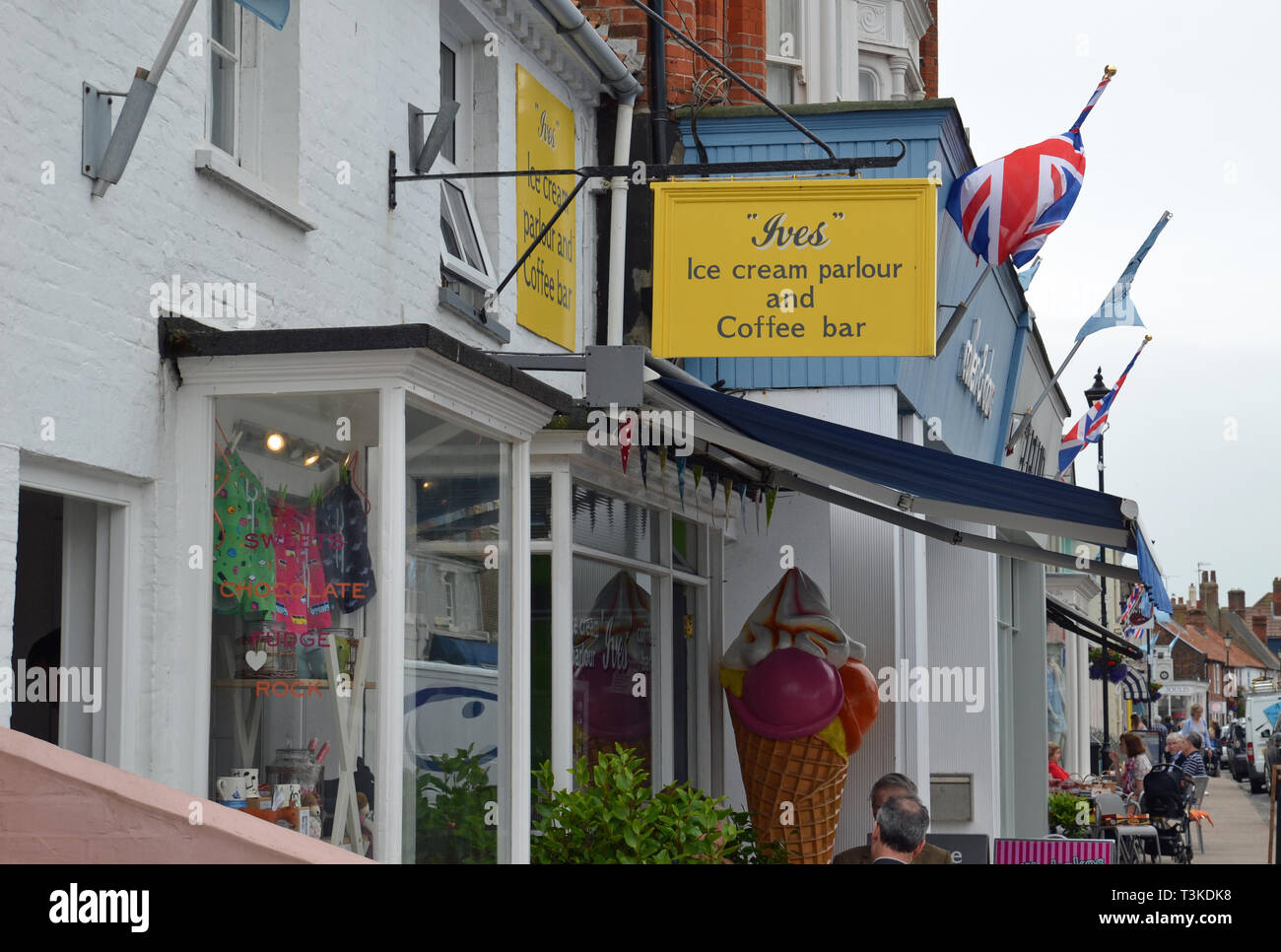 Ice cream parlour outside hires stock photography and images Alamy
