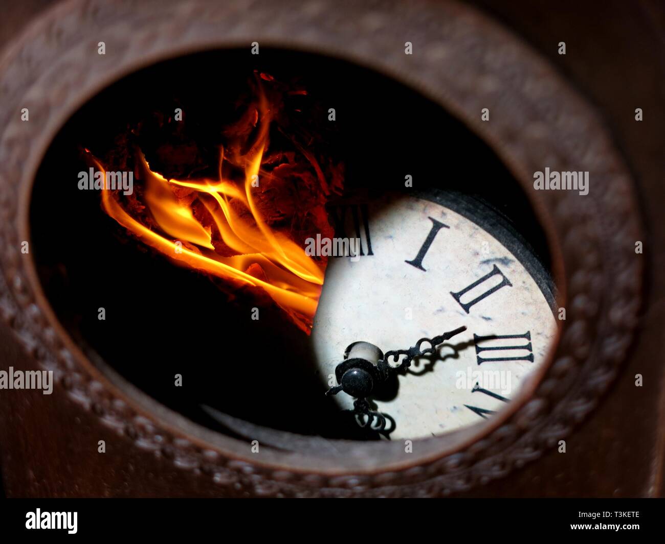 Broken clock hires stock photography and images Alamy