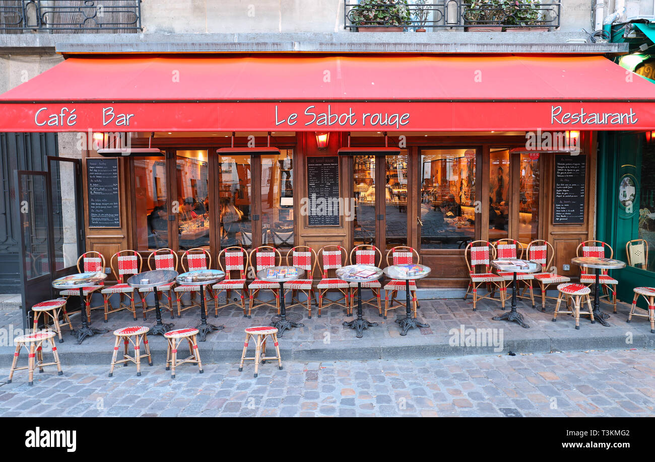 The traditional French restaurant Le Sabot Rouge located in Montmartre in  18 district of Paris, France Stock Photo - Alamy