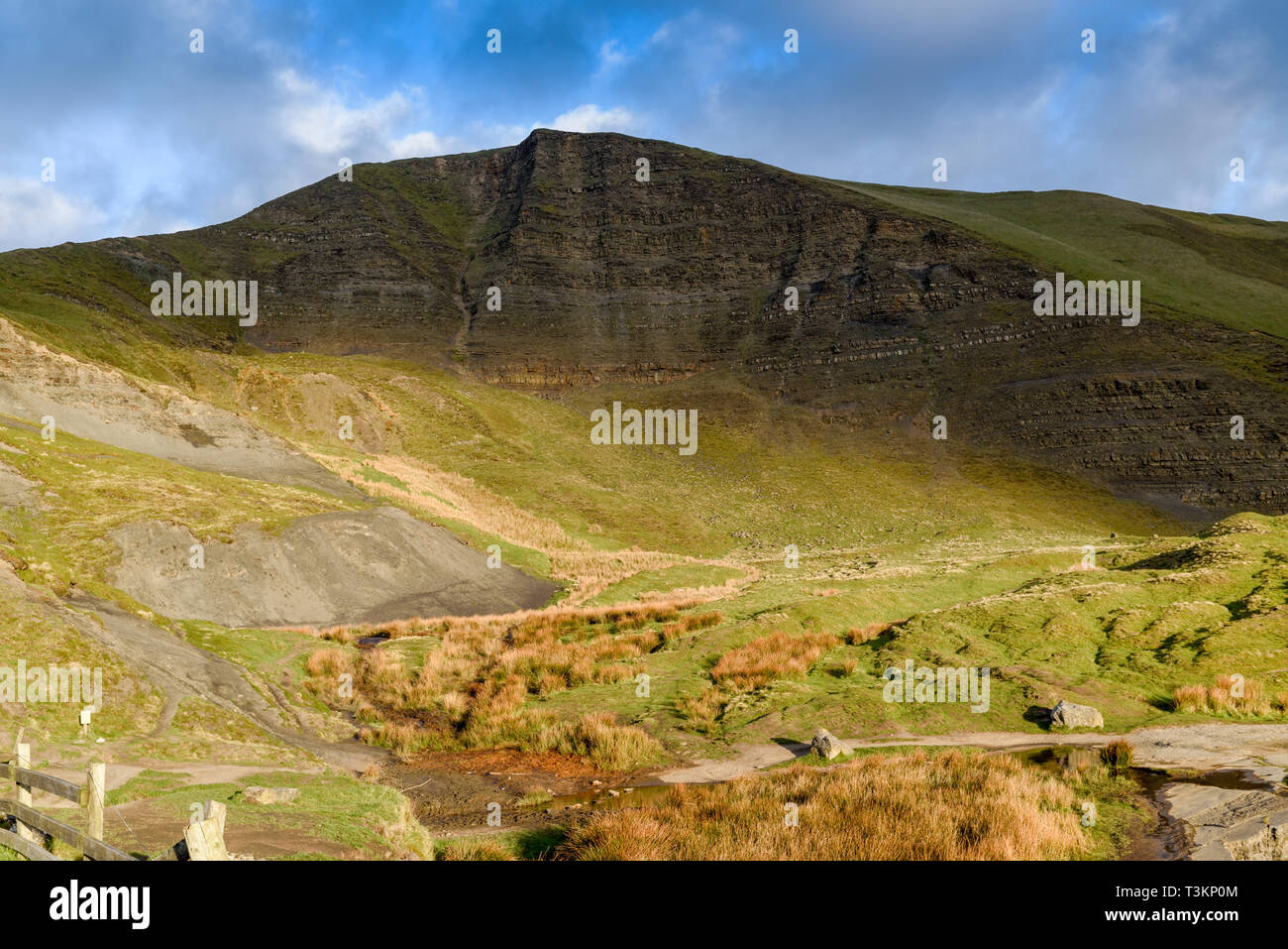 Mam Tor Or The Shivering Mountain Derbyshire Peak District Uk Stock Photo Alamy