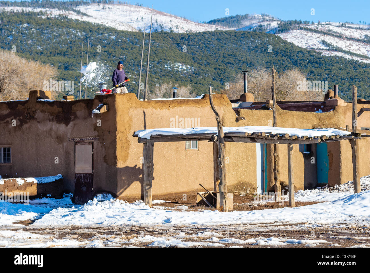 Taos pueblo snow hires stock photography and images Alamy