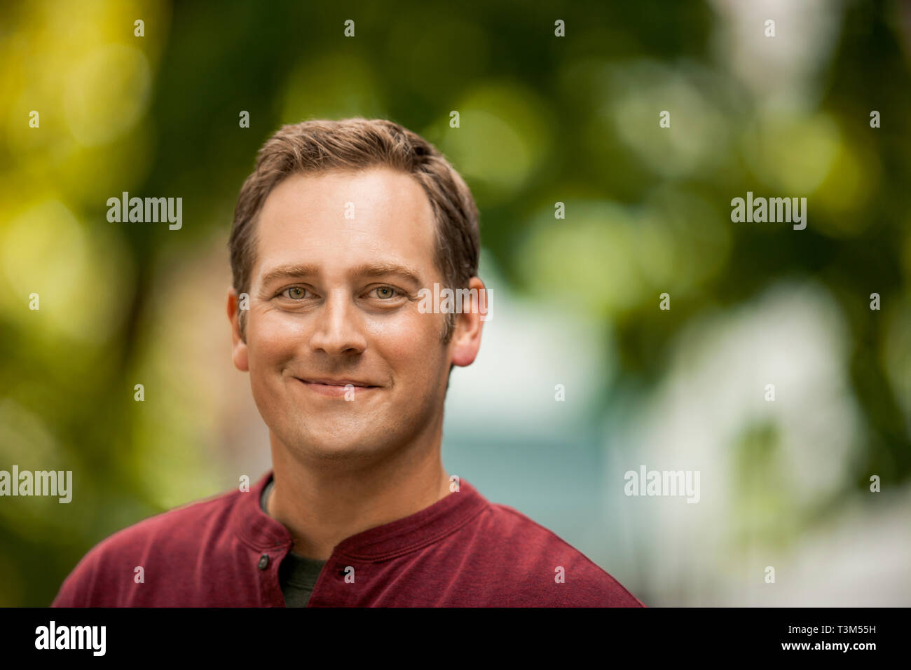 Adult adults smiling man men male hi-res stock photography and images ...