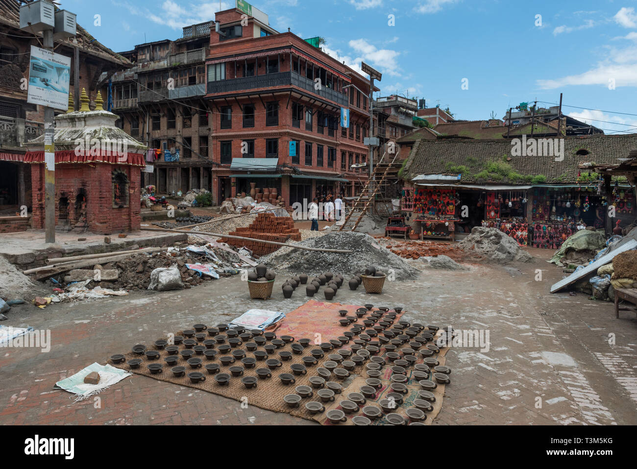 Clay pots drying in pottery square, bhaktapur Stock Photo