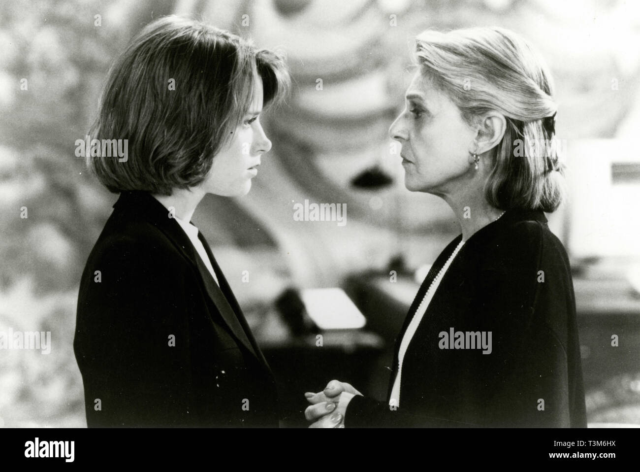 Bridget Fonda and Anne Bancroft in the movie Point of No Return, 1993 Stock Photo