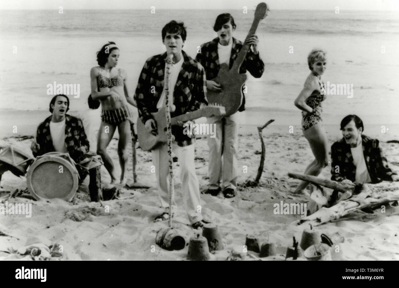 Matt Dillon plays on the beach in the movie Grace of My Heart, 1996 Stock Photo