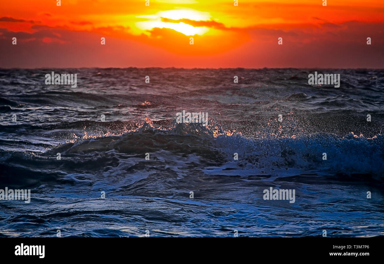 Atlantic ocean water sunrise hi-res stock photography and images - Alamy