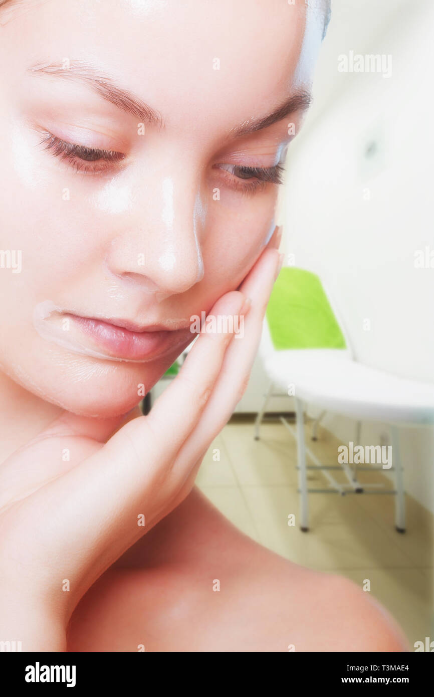 Woman in facial peel off mask. Beauty procedure peeling. Skin care concept.  Interior of luxury healthy spa salon in the background Stock Photo - Alamy