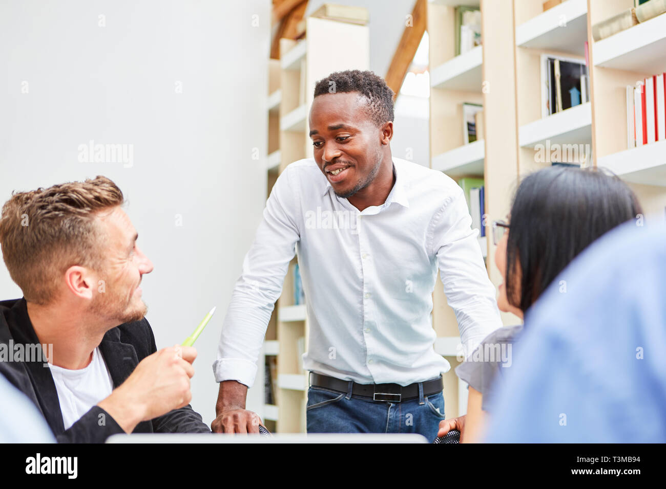 African students science hi-res stock photography and images - Alamy