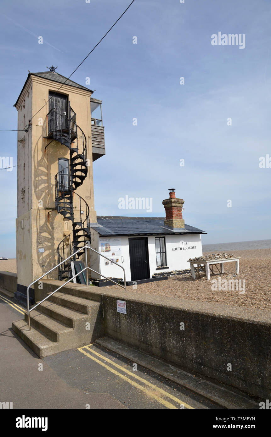 Aldeburgh beach south lookout hi-res stock photography and images - Alamy