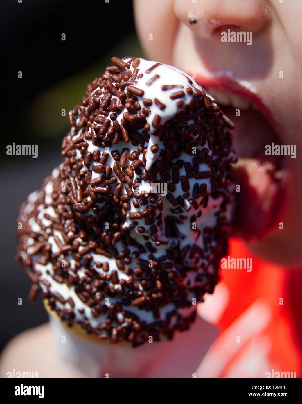 Licking a ice cream hi-res stock photography and images - Alamy
