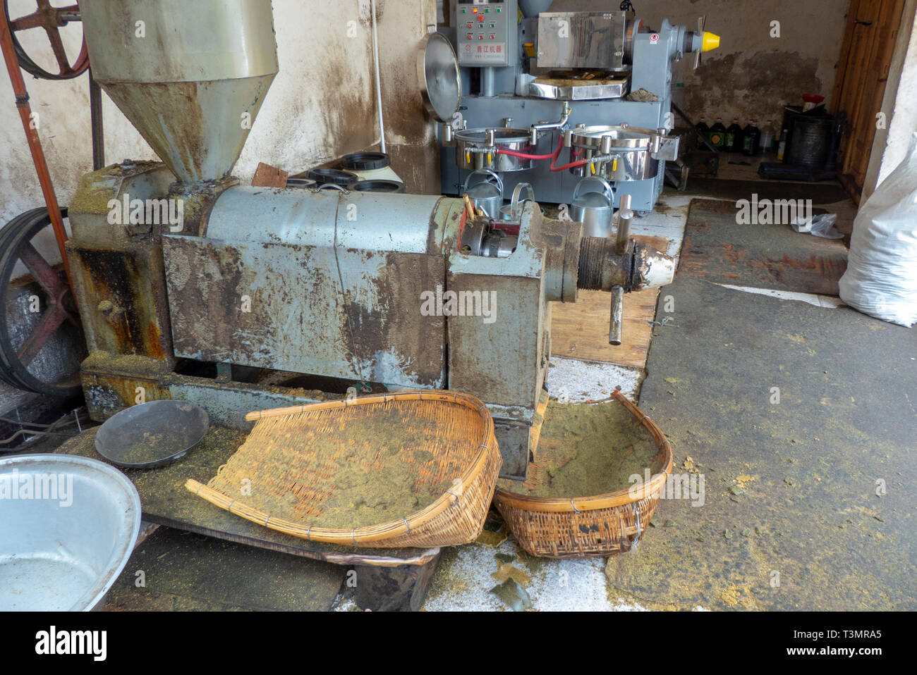 Electric spice milling machine. Photographed near Shaxi, Jianchuan County, Dali Prefecture, Yunnan province, China Stock Photo