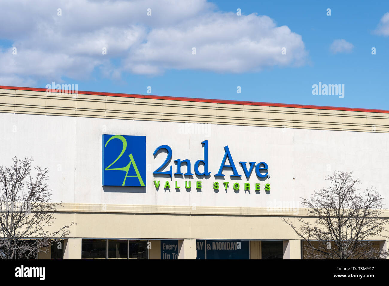 North Wales, PA - March 19, 2019: 2nd Ave Value Stores is a thrift store chain that sells high quality second hand goods which they purchase from char Stock Photo