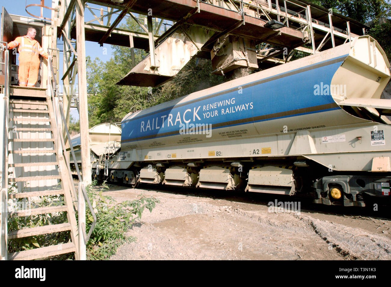 Train loading at Hanson Aggregates at Machen Quarry in Newport South Wales. 05/10/2005 Stock Photo