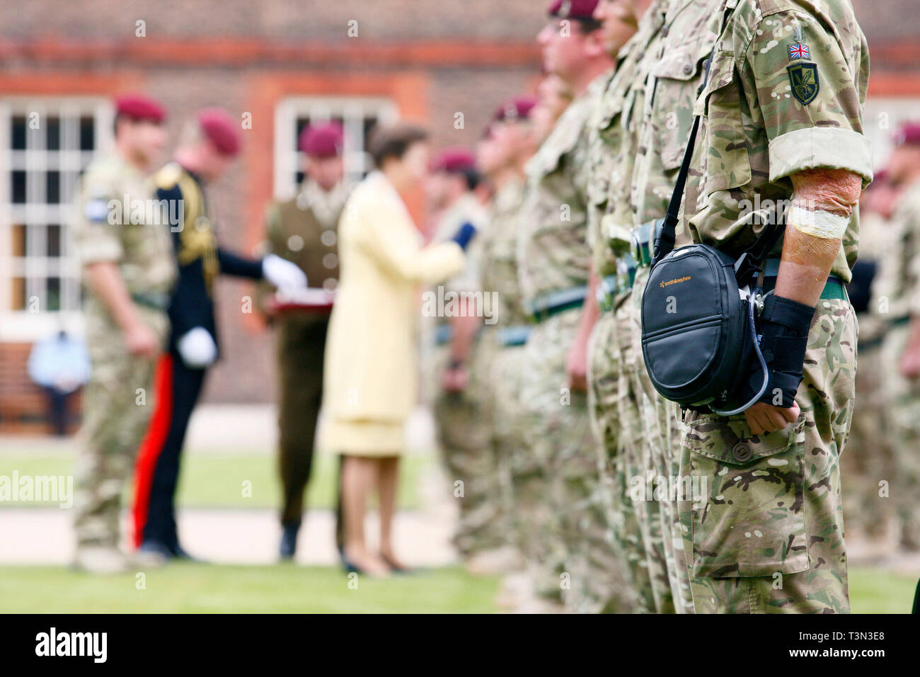 216 Parachute Signal Squadron, with a Smith and Nephew device, waiting for operational service medal for a tour of duty in Afghanistan. London. 2.6.11 Stock Photo