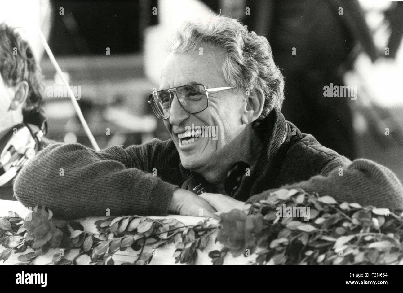 Director Herbert Ross on the set of the movie My Blue Heaven, 1990 Stock Photo