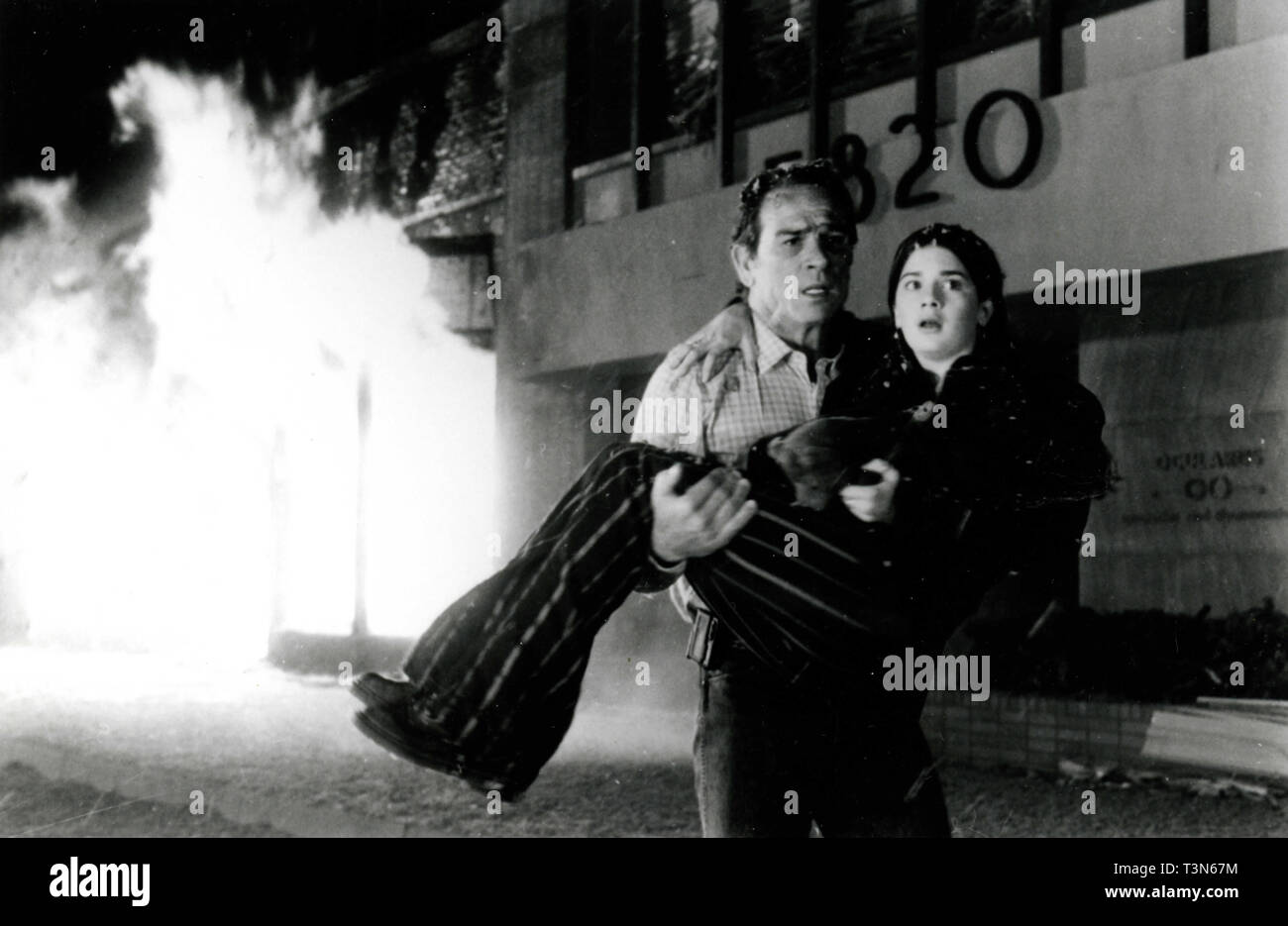 Actors Tommy Lee Jones and Gaby Hoffmann in the movie Volcano, 1997 Stock Photo