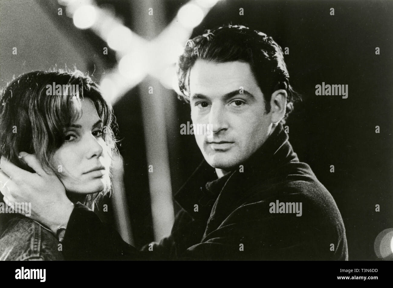 https://c8.alamy.com/comp/T3N6DD/actors-sandra-bullock-and-jeremy-northam-in-the-movie-the-net-1995-T3N6DD.jpg