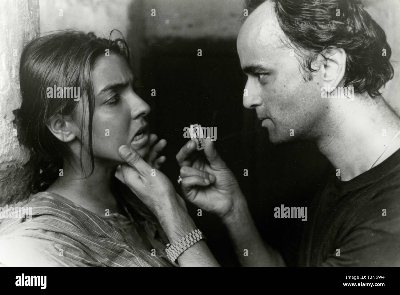 Ayesha Dharker and Art Malik in the movie City of Joy, 1992 Stock Photo