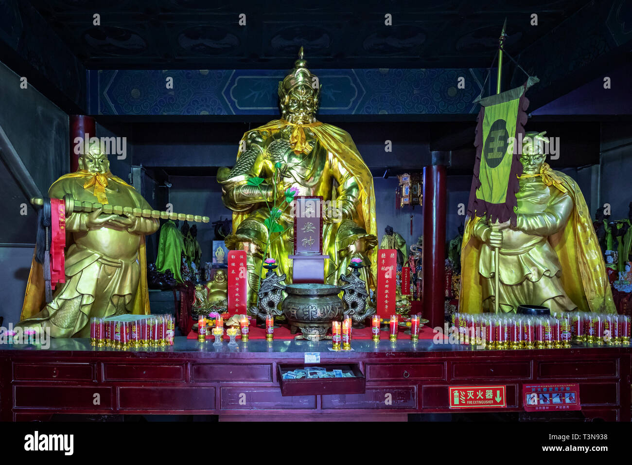 Chinese temple statues, Thousand Buddha Mountain, Jinan, Shandong province, China Stock Photo