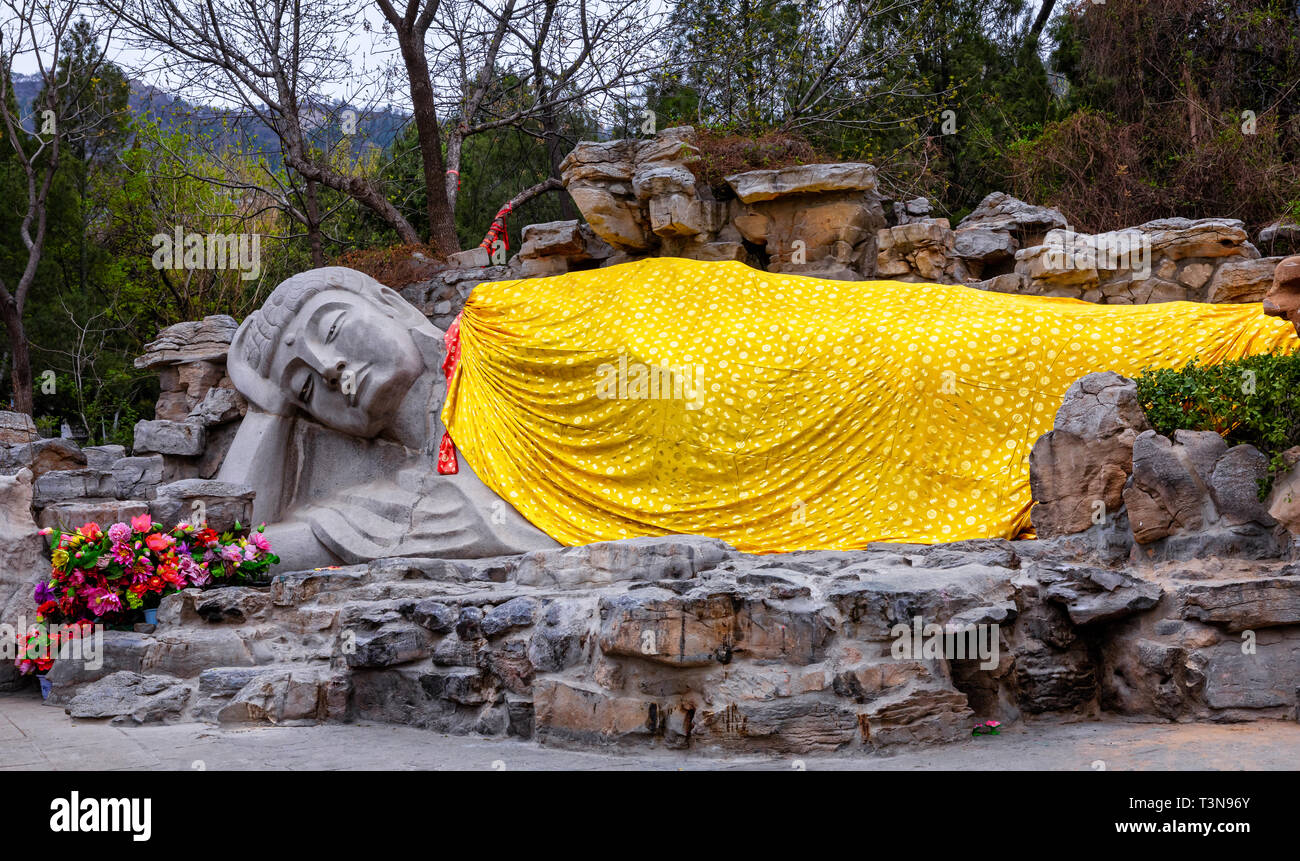 Reclining Buddha, Qianfo Shan, Thousand Buddha Mountain, Jinan, Shandong province, China Stock Photo