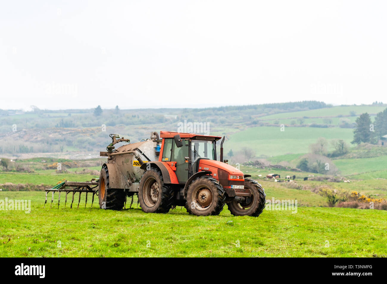Ballydehob, West Cork, Ireland. 10th Apr, 2019. A farmer spreads slurry on his field on an overcast evening. The weather is set to improve tomorrow with sunshine and highs of 15°C. The weekend will be wet and very windy. Credit: Andy Gibson/Alamy Live News. Stock Photo